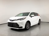 Used 2022 Toyota Sienna LE image 3
