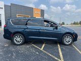 New 2025 Chrysler Pacifica Select image 3