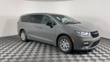 New 2025 Chrysler Pacifica Select image 2