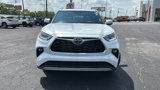 New 2025 Toyota Highlander Platinum image 2
