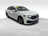 Used 2023 Volkswagen Jetta SE image 3