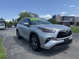 Used 2022 Toyota Highlander XLE image 3