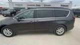 Used 2022 Chrysler Pacifica Touring-L image 5