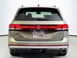 New 2025 Volkswagen Atlas Peak Edition SE image 4