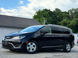 Used 2017 Chrysler Pacifica Touring-L Plus w/ Advanced Safetytec Group image 2