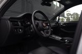 Certified 2024 Porsche Macan image 4
