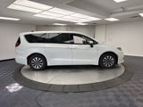 Used 2023 Chrysler Pacifica Touring-L image 6