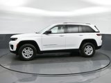 Used 2023 Jeep Grand Cherokee Laredo image 4