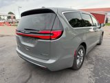 Used 2022 Chrysler Pacifica Touring-L image 4