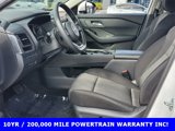Used 2024 Nissan Rogue SV image 3