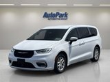 Used 2023 Chrysler Pacifica Touring-L image 3