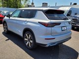 New 2025 Mitsubishi Outlander SE image 3