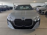 New 2026 BMW 750e xDrive w/ Premium Package image 2