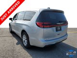 Used 2023 Chrysler Pacifica Touring-L image 3