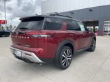 New 2025 Nissan Pathfinder Platinum image 3