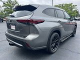 Used 2025 Toyota Highlander XLE image 3