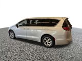 Used 2024 Chrysler Pacifica Limited image 3