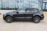 Used 2025 Porsche Macan image 2
