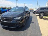 New 2025 Chrysler Pacifica Select image 3