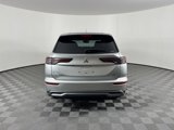New 2025 Mitsubishi Outlander SE image 4