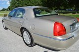 Used 2005 Lincoln Town Car Signature Limited image 4