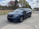 Used 2024 Chrysler Pacifica Select image 6