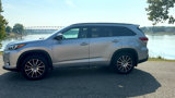 Used 2017 Toyota Highlander SE image 3