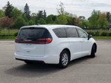 Used 2023 Chrysler Pacifica Touring-L image 2