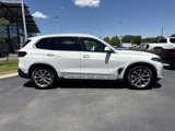 Used 2024 BMW X5 xDrive50e image 2