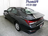Used 2021 Hyundai Elantra SE image 4
