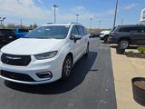 New 2025 Chrysler Pacifica Pinnacle image 3