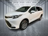 Used 2025 Toyota Sienna LE image 4