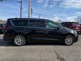Used 2023 Chrysler Pacifica Touring-L image 2