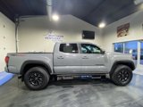 Used 2018 Toyota Tacoma TRD Off-Road image 2