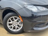 Used 2022 Chrysler Voyager LX image 2