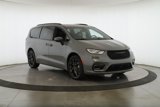 Used 2023 Chrysler Pacifica Touring-L w/ Uconnect Theater Family Group image 2