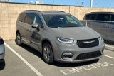 Certified 2023 Chrysler Pacifica Limited image 2