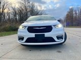 New 2025 Chrysler Pacifica Select image 3