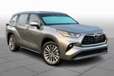 Used 2025 Toyota Highlander XLE image 2