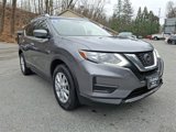 Used 2019 Nissan Rogue SV image 2
