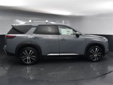 New 2025 Nissan Pathfinder Platinum image 2