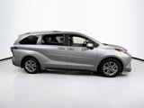 Used 2023 Toyota Sienna Platinum image 4