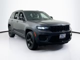 Used 2023 Jeep Grand Cherokee Altitude image 3