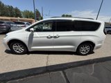 Used 2022 Chrysler Pacifica Touring-L image 4