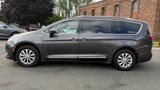 Used 2018 Chrysler Pacifica Touring-L w/ Premium Audio Group image 2