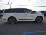 New 2025 Lincoln Aviator Black Label w/ Jet Appearance Package image 3