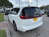 Used 2023 Chrysler Pacifica Touring-L image 5