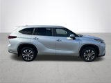 Used 2024 Toyota Highlander XLE image 6