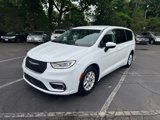Used 2023 Chrysler Pacifica Touring-L image 2