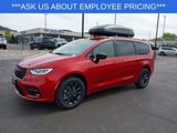 New 2025 Chrysler Pacifica Select w/ Uconnect Theater Family Group image 5